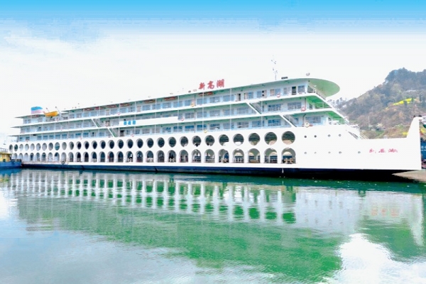 【新高湖】长江三峡首艘既可载人又可载车的三峡游轮[新高湖号]实现自驾游长江三峡