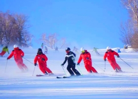 五峰滑雪+青林明珠温泉二日游 住五峰国际大酒店