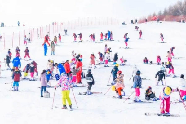 开板！五峰国际滑雪场迎来新雪季