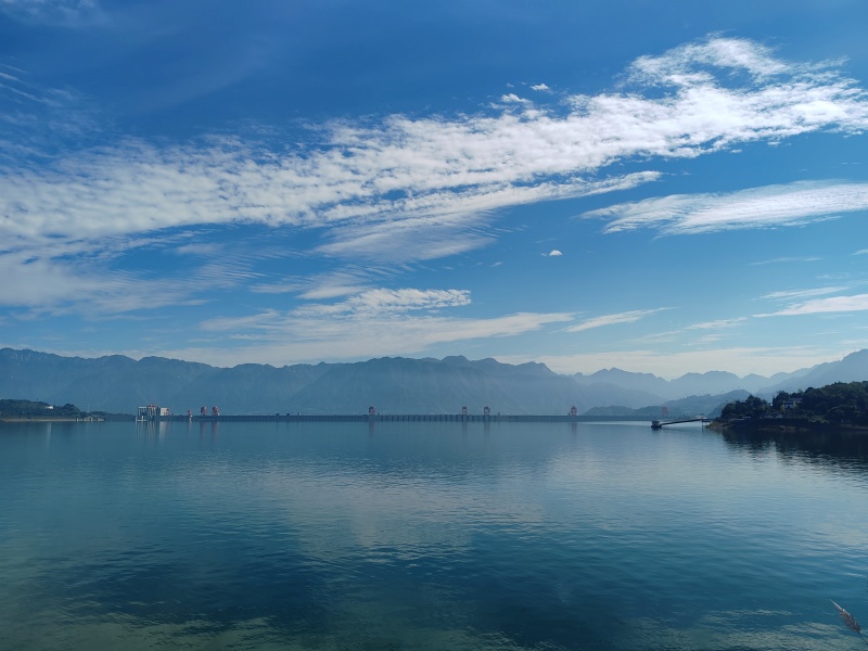 高峡出平湖