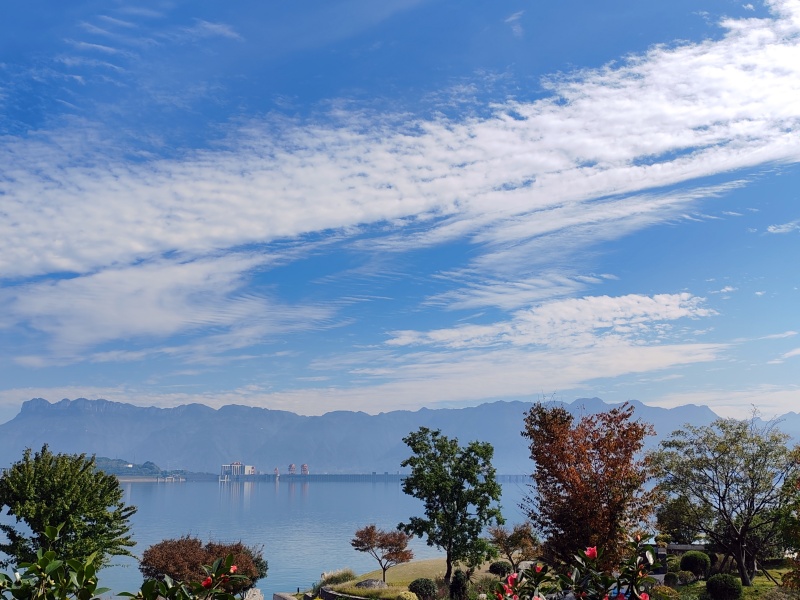 大坝上游