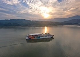 2025年长江奇迹游轮重庆到宜昌4日 私享专属观景台 长江沿岸当地美食——享水果自由